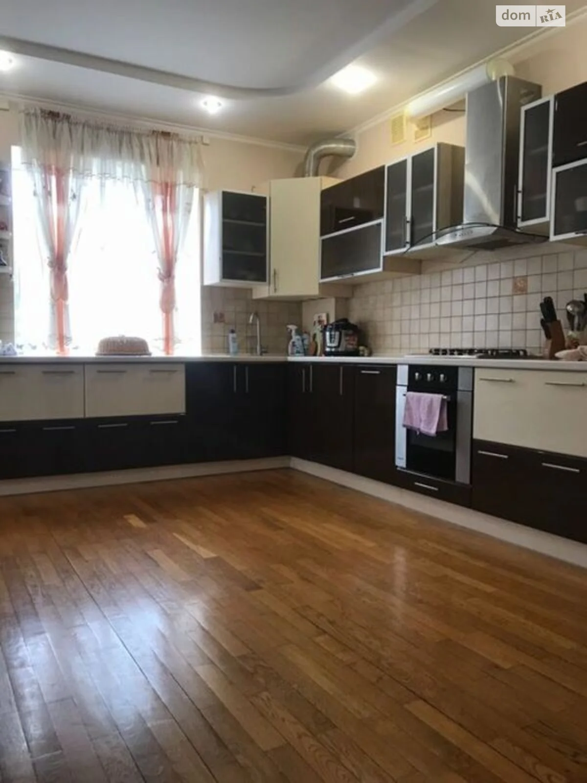 Продается дом на 2 этажа 240 кв. м с гаражом, цена: 148000 $ - фото 1