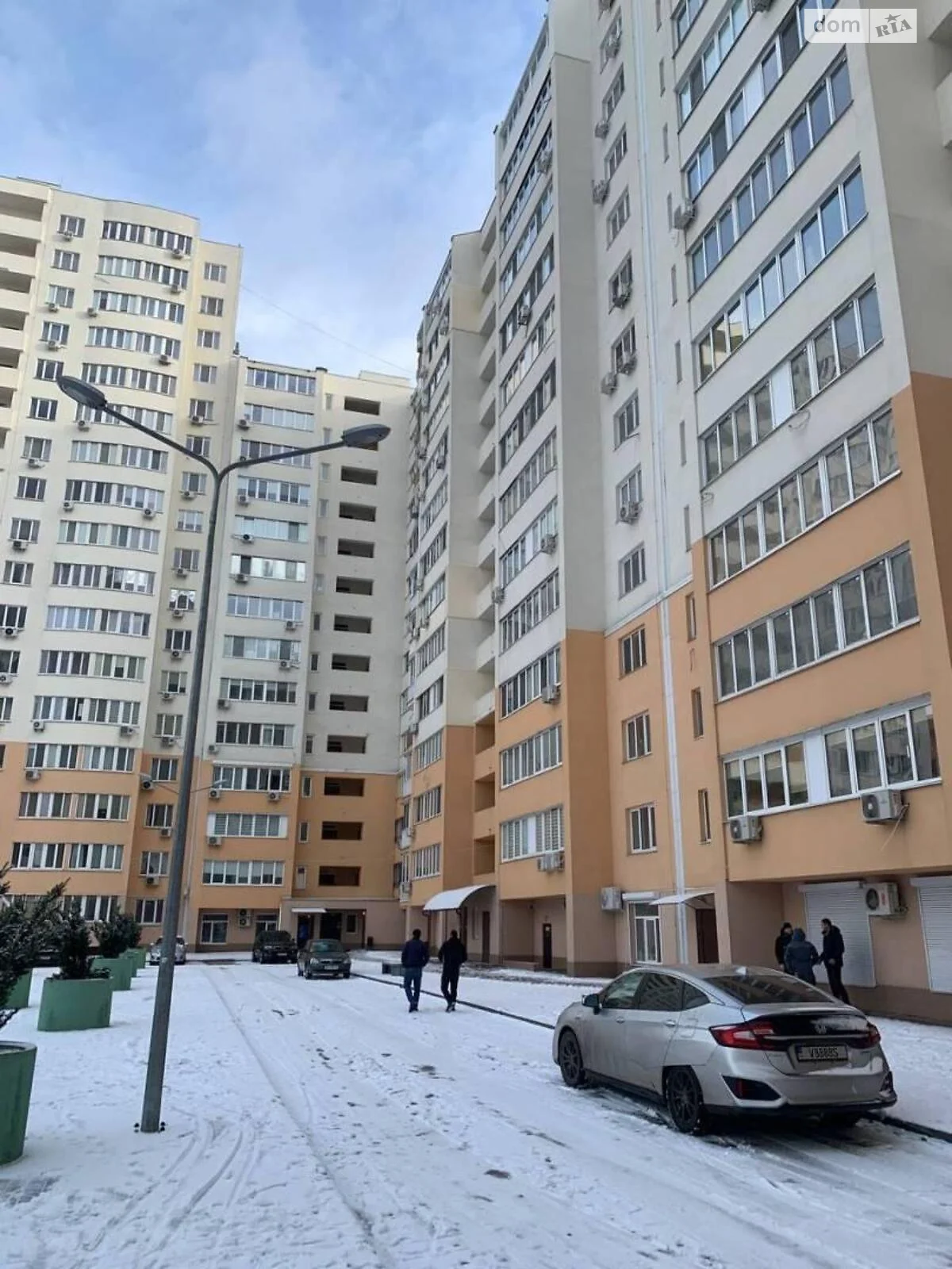 Продается 3-комнатная квартира 96 кв. м в Одессе, ул. Костанди