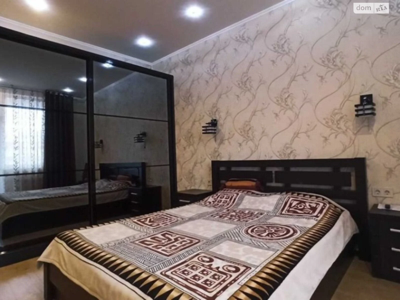 Продается 2-комнатная квартира 62 кв. м в Одессе, ул. Люстдорфская дорога - фото 1