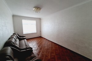 Продається 2-кімнатна квартира 54 кв. м у Чернівцях