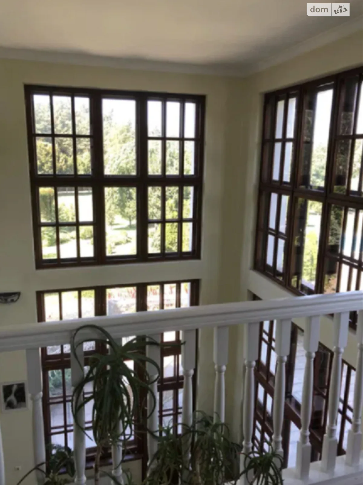 Продается дом на 3 этажа 1200 кв. м с балконом, цена: 4000000 $