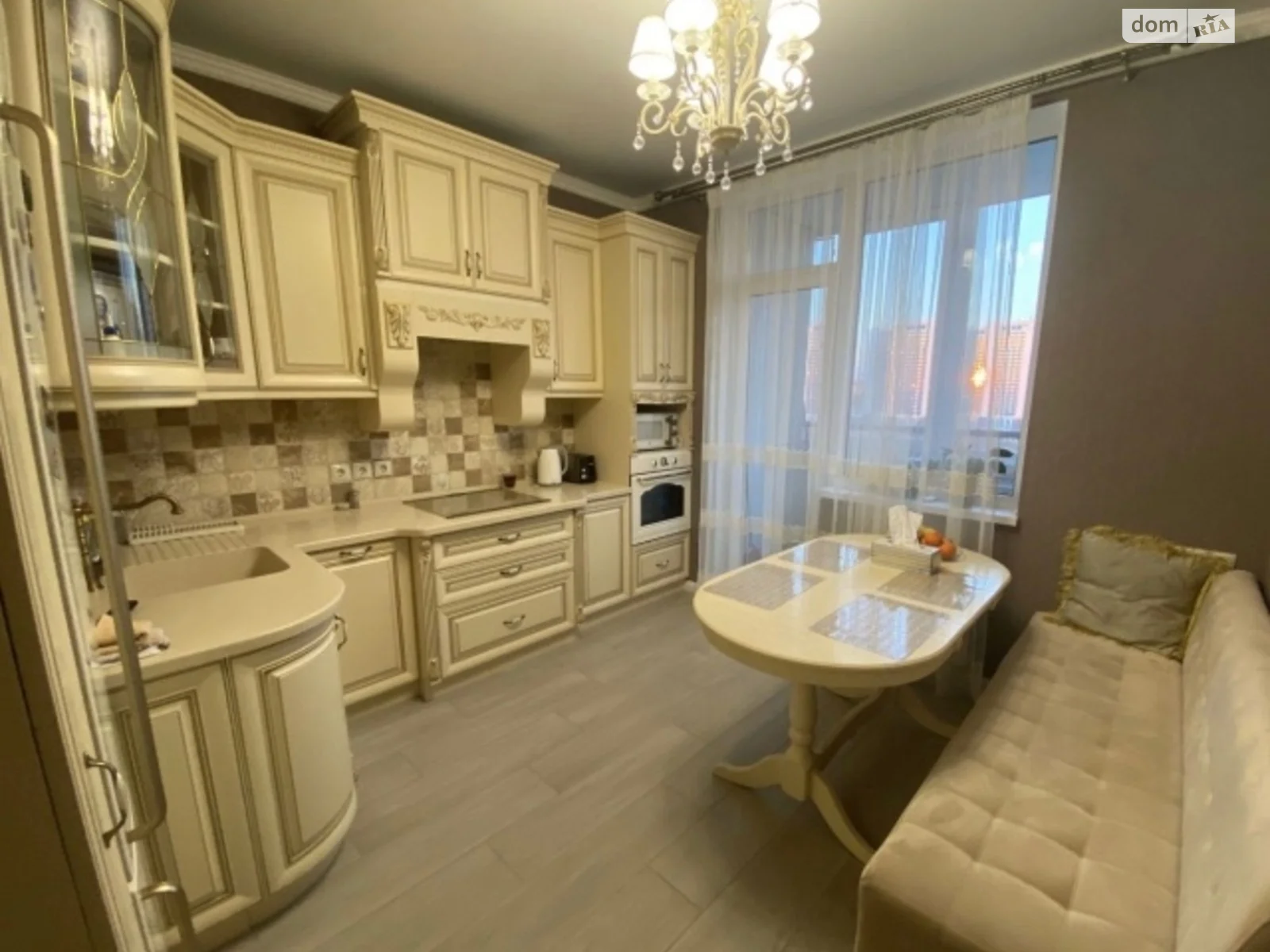 Продается 1-комнатная квартира 43 кв. м в Одессе, ул. Люстдорфская дорога, 90