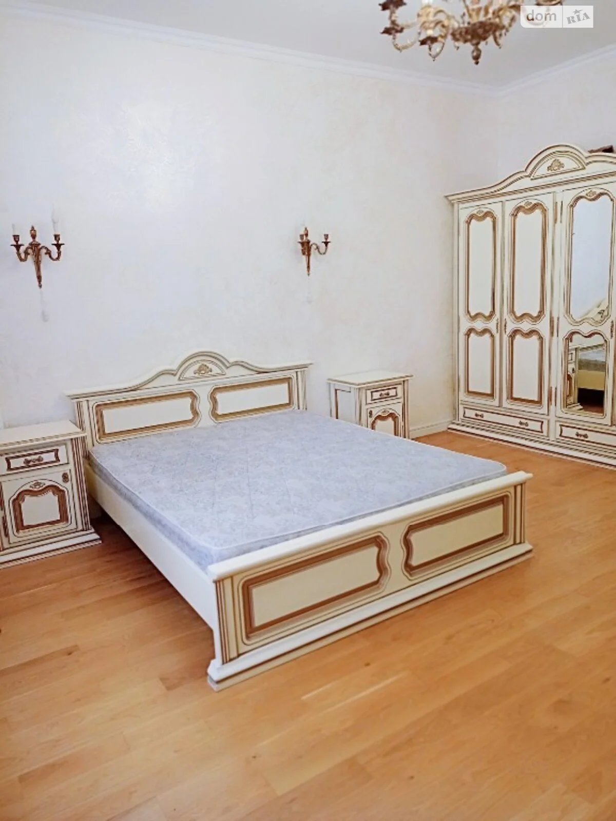 Продается 3-комнатная квартира 107 кв. м в Одессе, плато Гагаринское