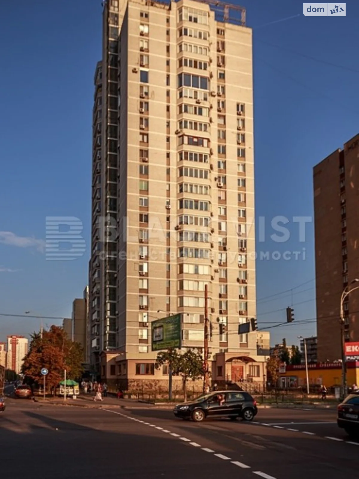 Продается 3-комнатная квартира 101 кв. м в Киеве, просп. Павла Тычины, 2