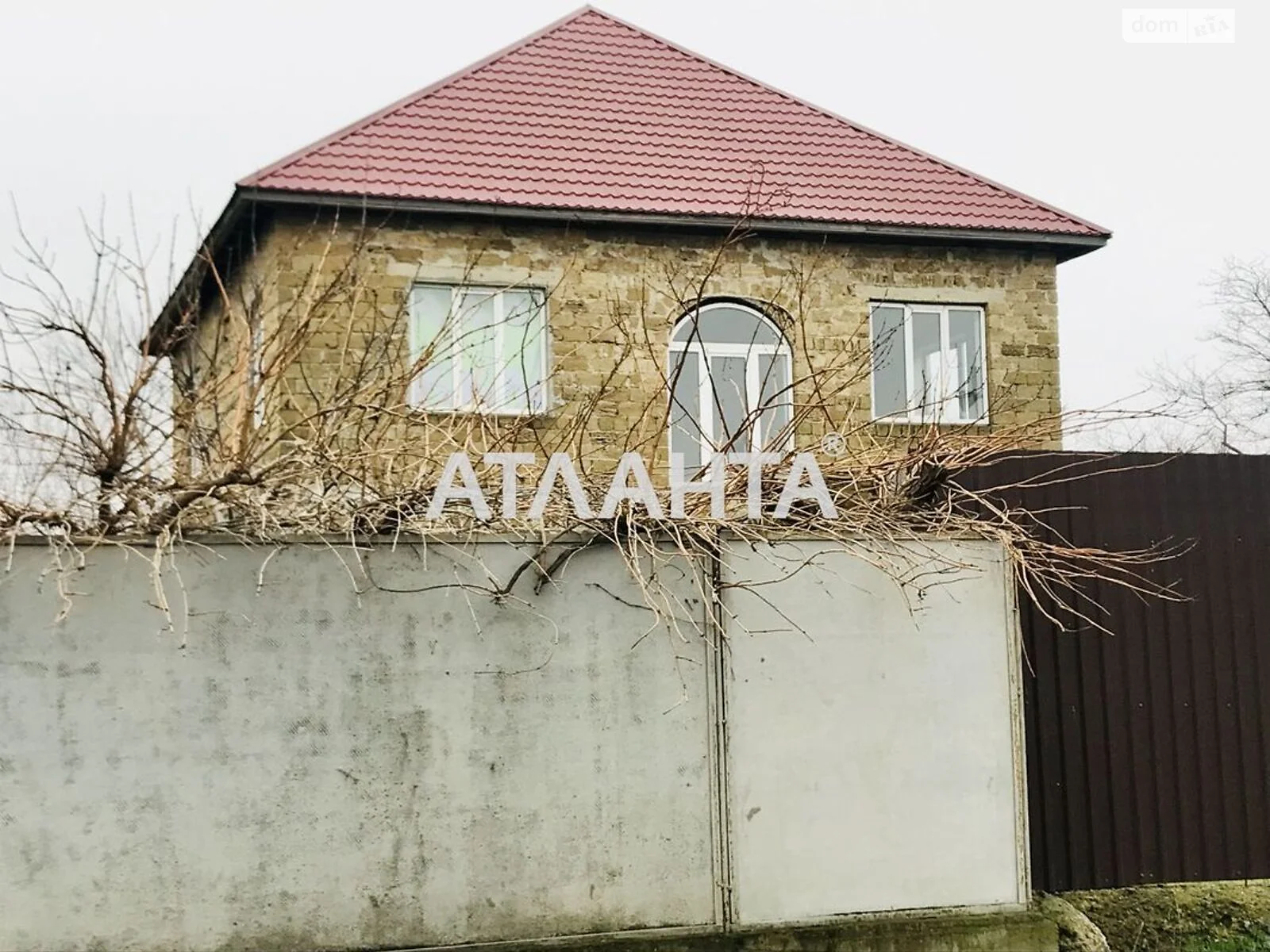 Продается дом на 2 этажа 240 кв. м с камином, цена: 75000 $ - фото 1