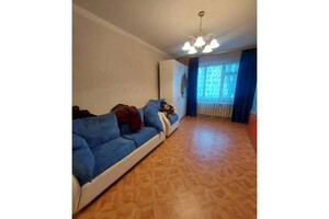 Продается 3-комнатная квартира 64 кв. м в Одессе, Ильфа и Петрова улица