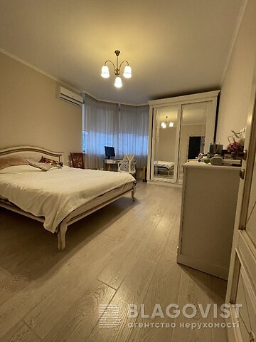 Продается 1-комнатная квартира 51 кв. м в Киеве, ул. Бориса Гмыри