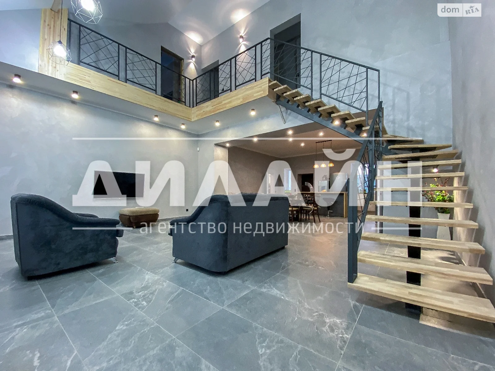 Продається будинок 2 поверховий 262 кв. м з балконом, цена: 234999 $