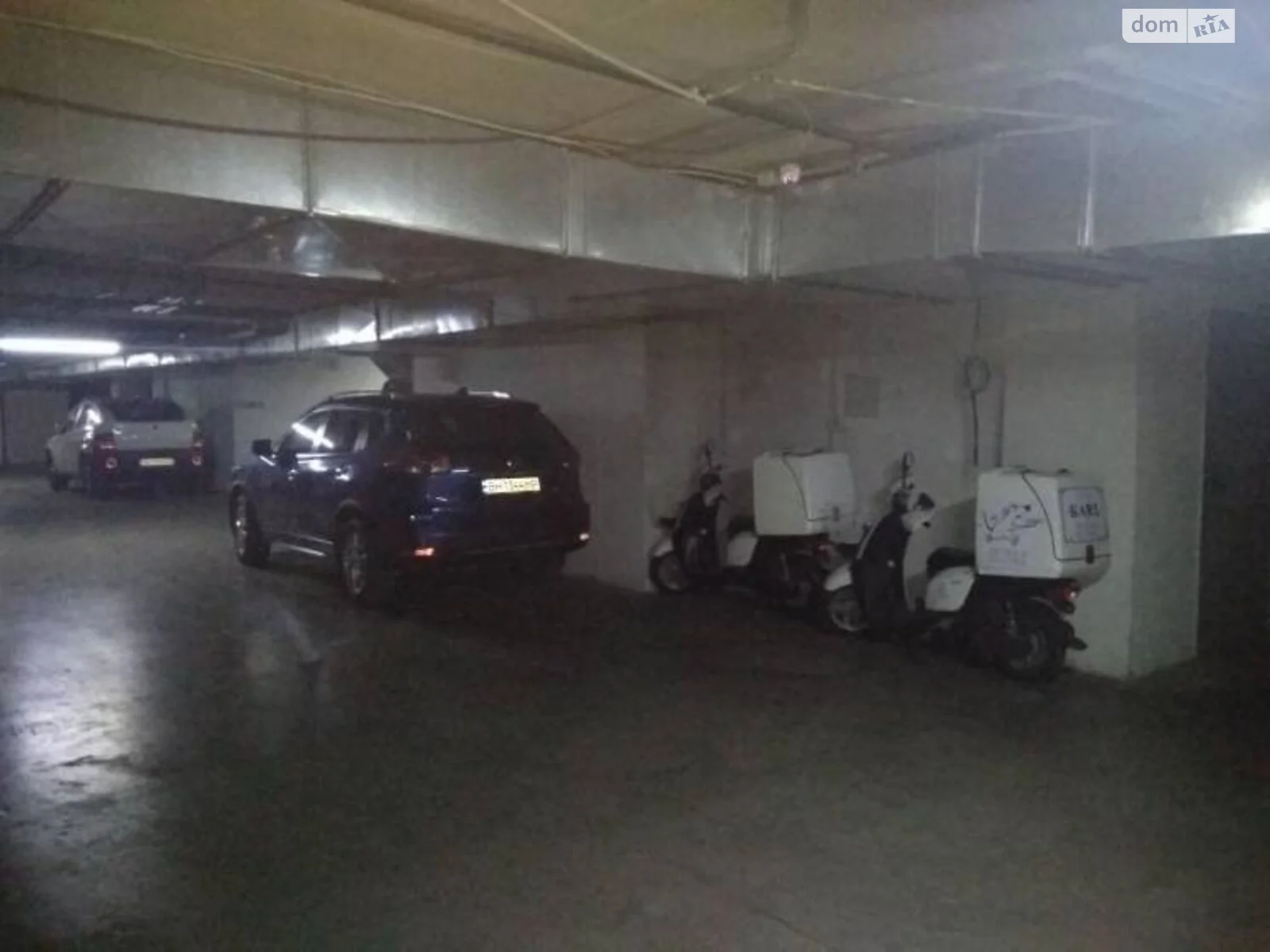 Продается подземный паркинг под легковое авто на 25 кв. м, цена: 12000 $