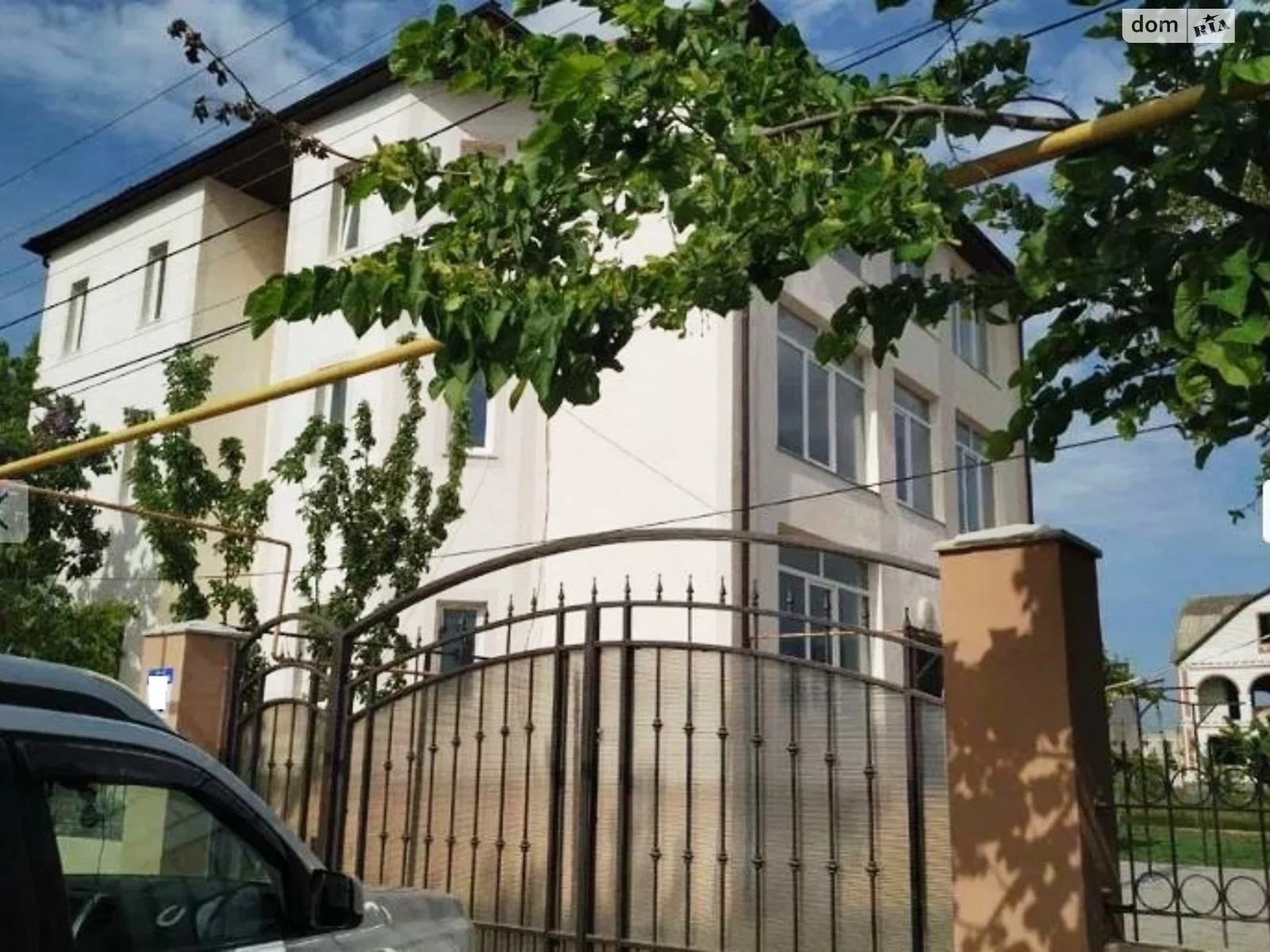 Продается дом на 3 этажа 453 кв. м с гаражом, цена: 120000 $ - фото 1