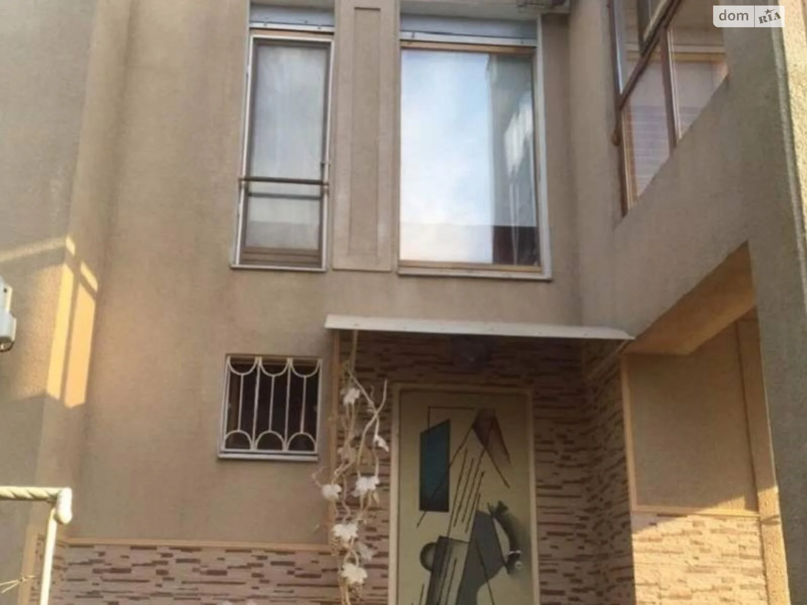 Продается дом на 3 этажа 440 кв. м с балконом, цена: 350000 $