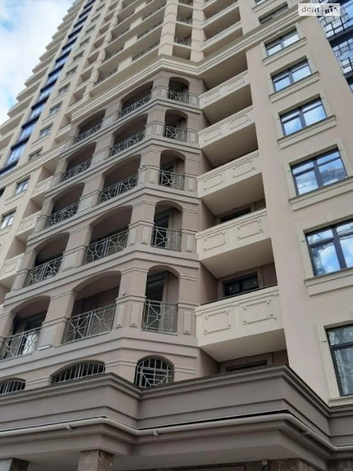 Продается 1-комнатная квартира 44 кв. м в Одессе, ул. Генуэзская - фото 1
