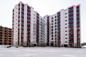 Продается 2-комнатная квартира 70.6 кв. м в Ивано-Франковске, Физкультурная улица