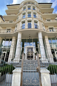 Продается 5-комнатная квартира 293 кв. м в Киеве, ул. Добролюбова