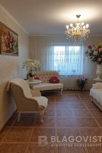Продается 3-комнатная квартира 100 кв. м в Киеве, Здолбуновская улица