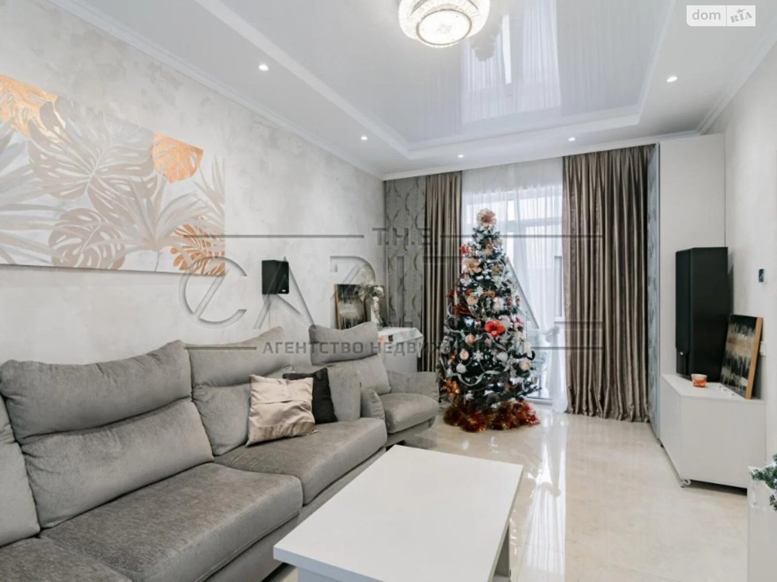 Продается дом на 2 этажа 100 кв. м с садом, цена: 185000 $ - фото 1