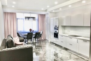 Продається 4-кімнатна квартира 117 кв. м у Києві, Ахматової Анни вулиця