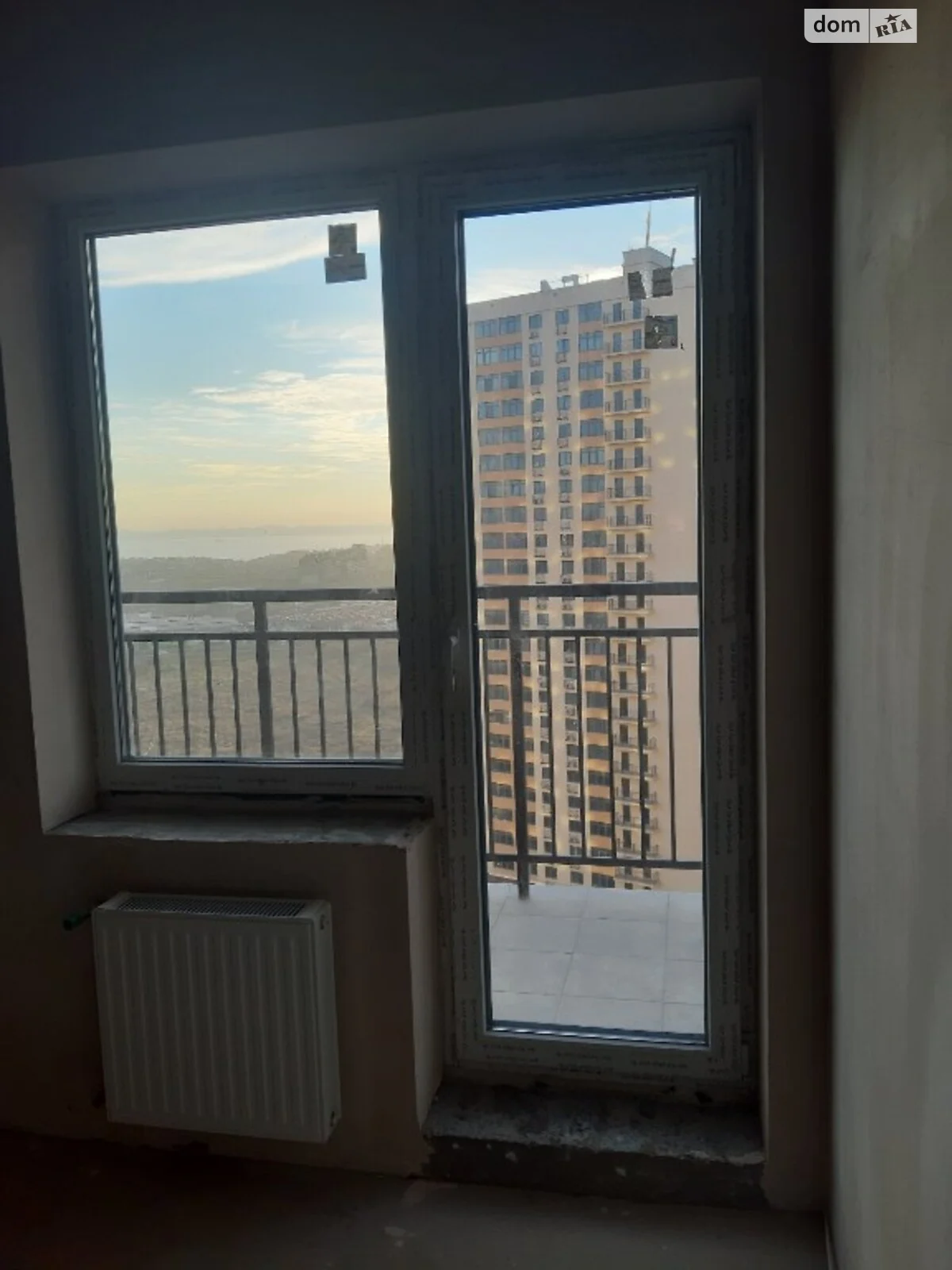 Продается 1-комнатная квартира 45 кв. м в Одессе, ул. Академика Сахарова - фото 1