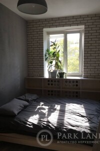 Продается 2-комнатная квартира 43 кв. м в Киеве, Туровская улица