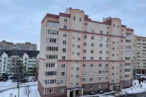 Продается 3-комнатная квартира 82.4 кв. м в Ровно, ул. Выговского Гетьмана