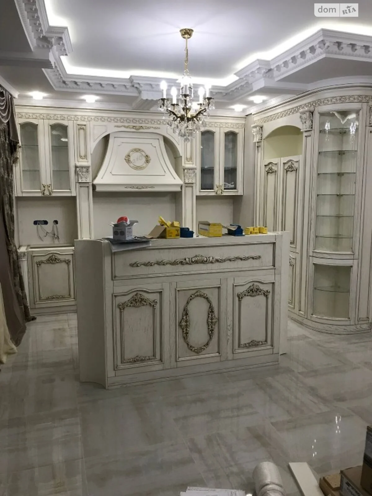 Продается 2-комнатная квартира 100 кв. м в Одессе, ул. Леонтовича, 16
