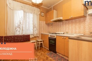 Продается 3-комнатная квартира 71.6 кв. м в Ивано-Франковске, ул. Молодежная