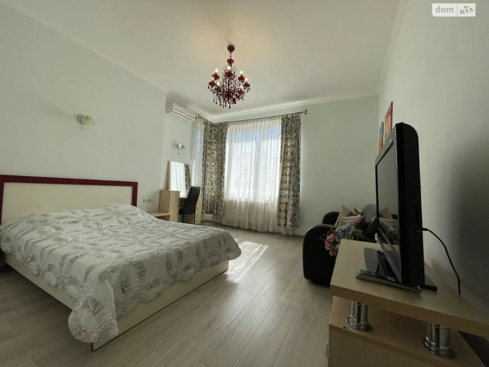Продается 1-комнатная квартира 61 кв. м в Одессе, ул. Среднефонтанская, 21 - фото 1