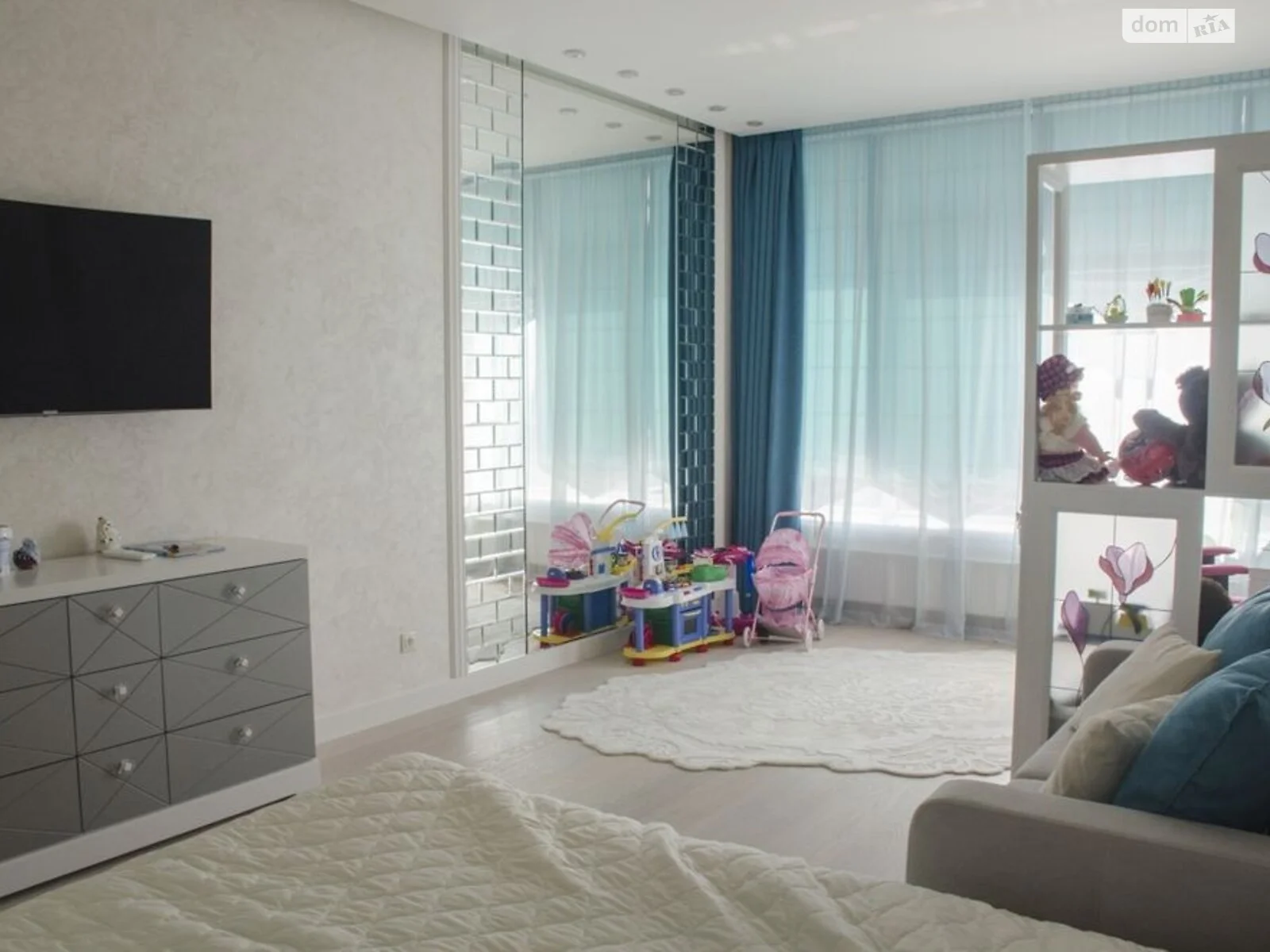 Продается 3-комнатная квартира 138 кв. м в Одессе, бул. Французский, 60В