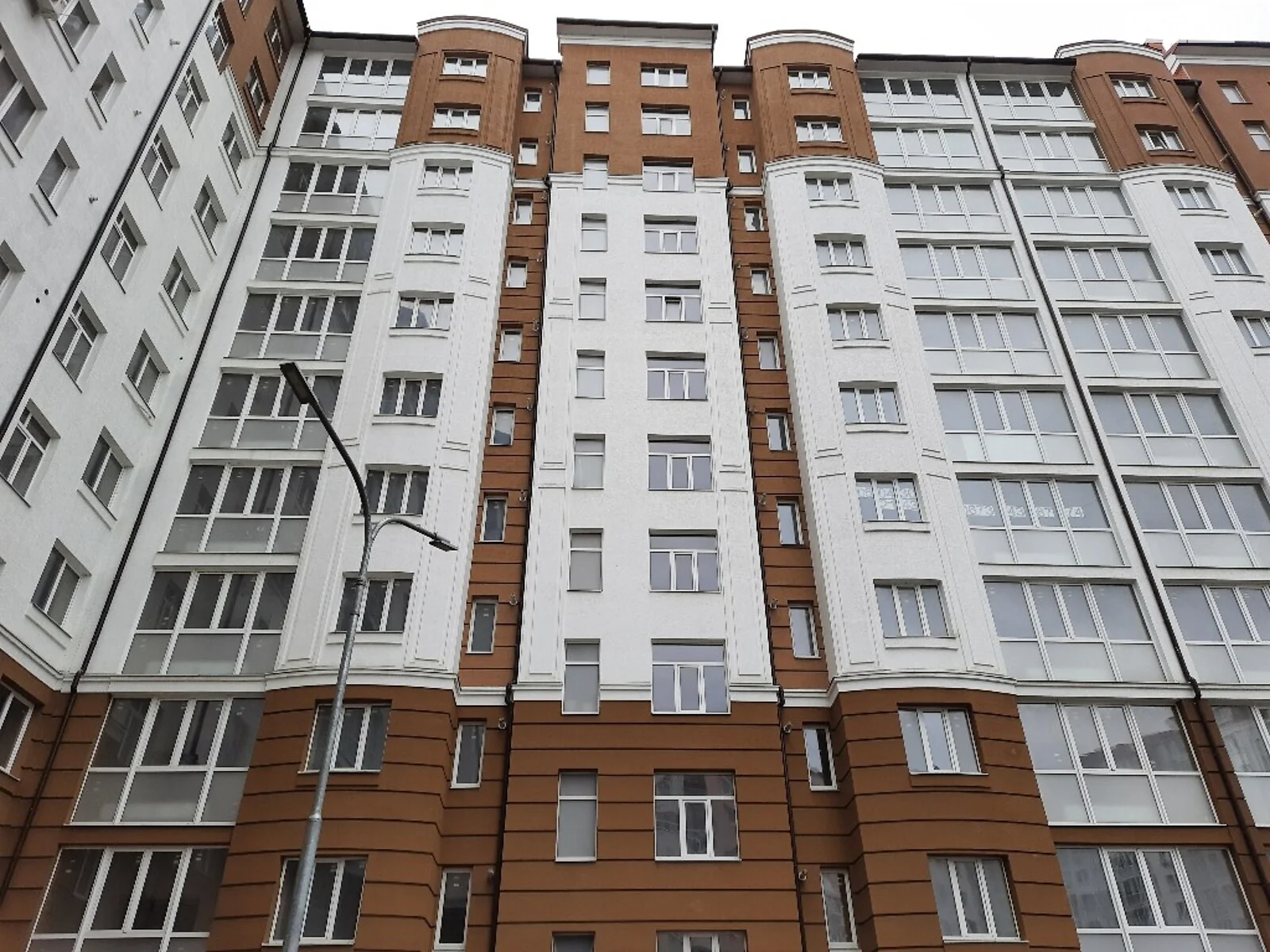 Продается 3-комнатная квартира 71.8 кв. м в Ивано-Франковске, ул. Целевича Юлиана - фото 1