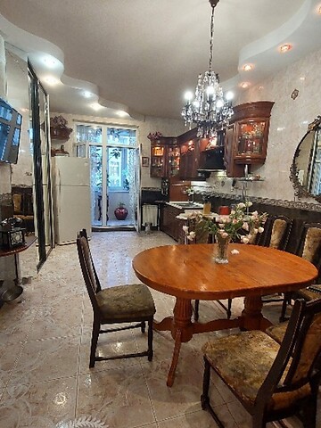 Продается 4-комнатная квартира 130 кв. м в Киеве, ул. Антоновича