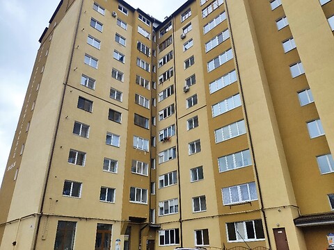 Продается 5-комнатная квартира 130 кв. м в Ивано-Франковске, ул. Черновола