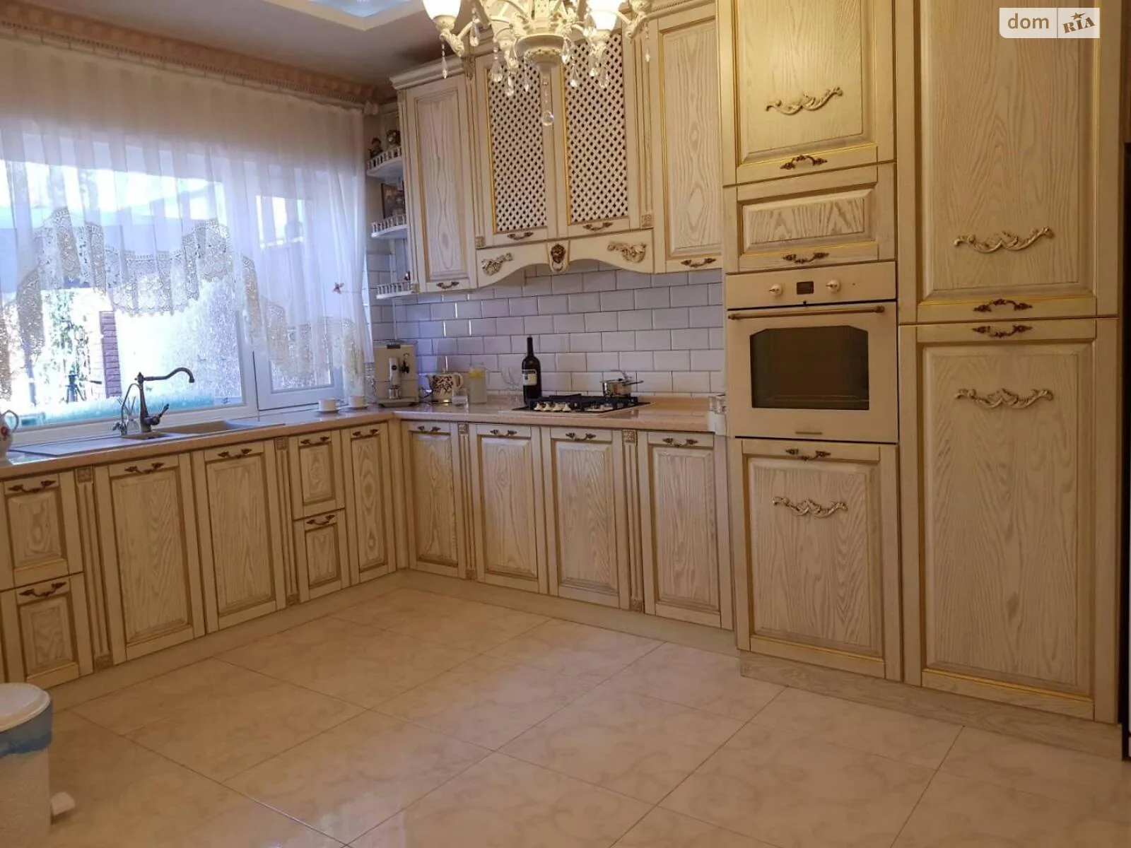 Продается дом на 3 этажа 250 кв. м с террасой, цена: 330000 $ - фото 1