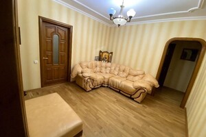 Продается 3-комнатная квартира 98.5 кв. м в Киеве, Драгоманова улица