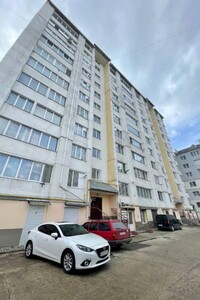 Продается 3-комнатная квартира 103.8 кв. м в Ивано-Франковске, Хоткевича Гната (Братьев Майданской) улица