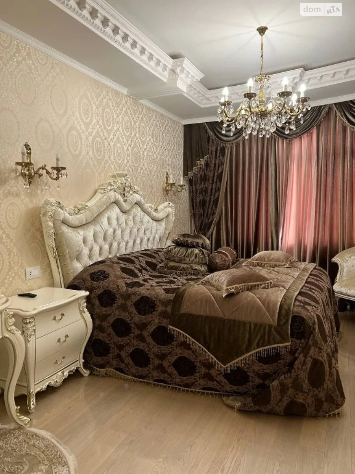 Продается 1-комнатная квартира 97 кв. м в Одессе, ул. Леонтовича, 16