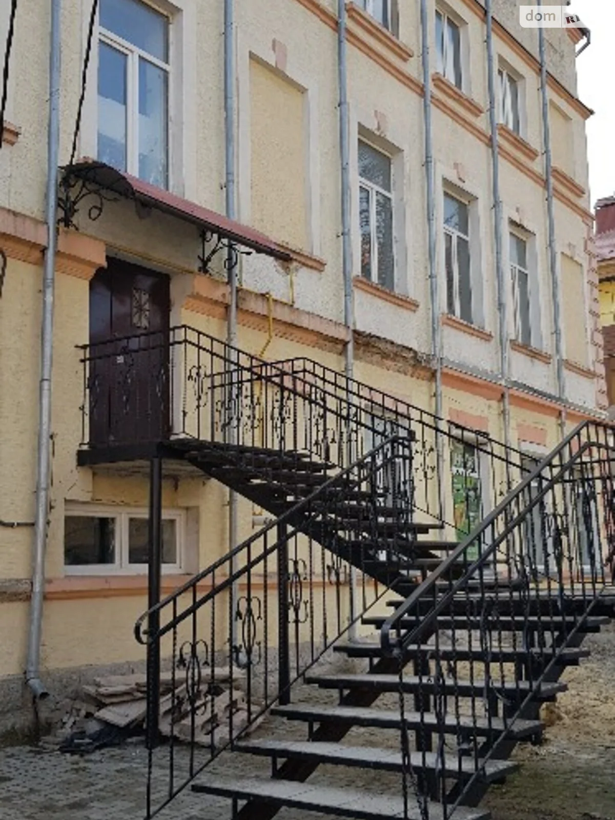 Продается 3-комнатная квартира 102 кв. м в Черткове, ул. Степана Бандеры - фото 1