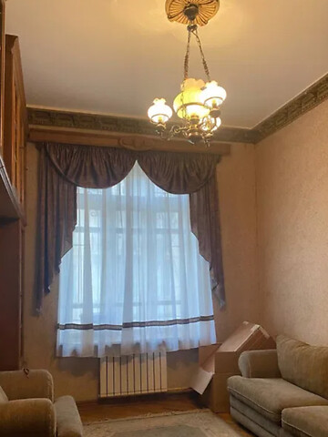 Продається 4-кімнатна квартира 140 кв. м у Одесі, вул. Пироговська