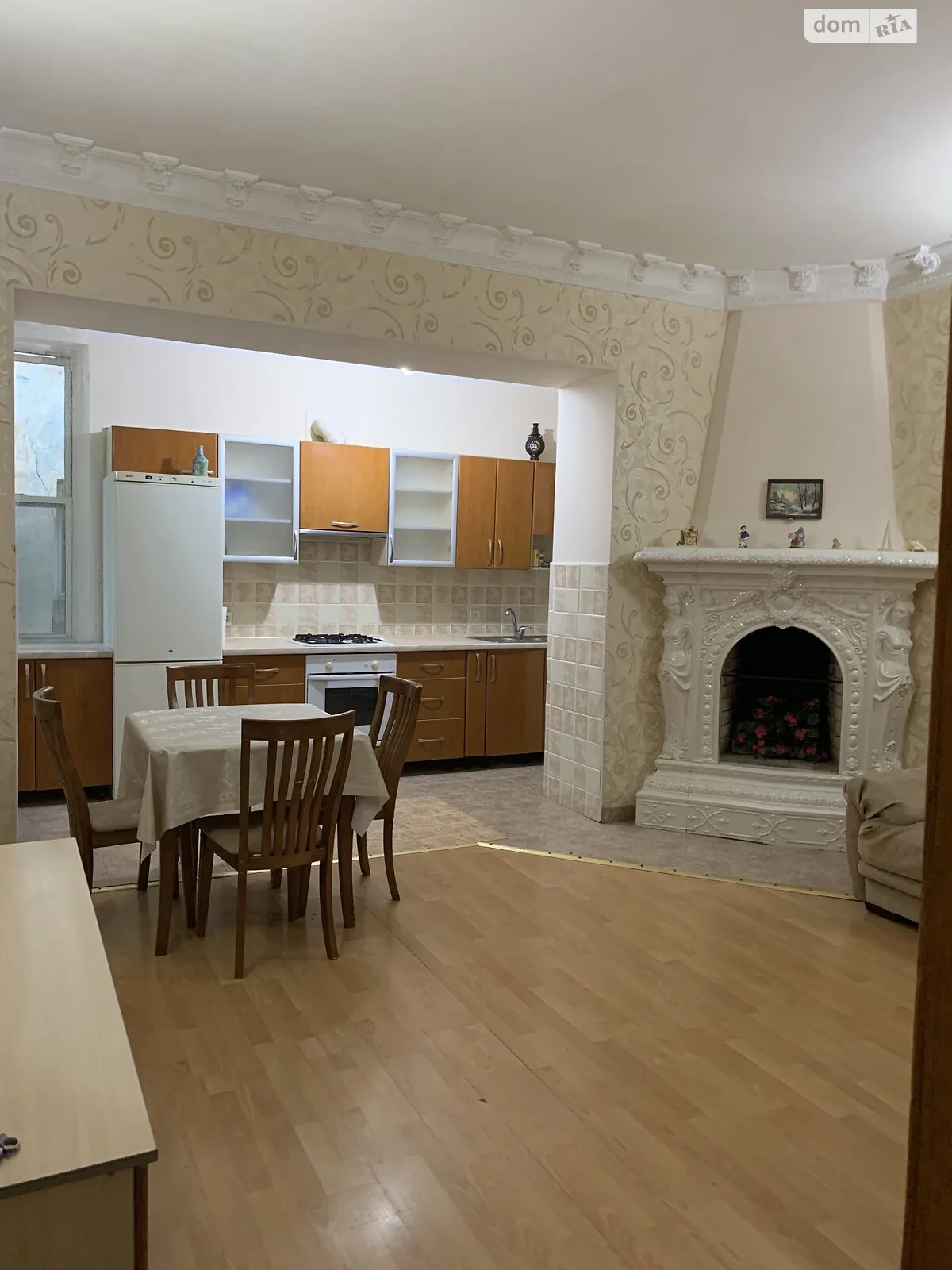Продается 3-комнатная квартира 186 кв. м в Одессе, ул. Базарная