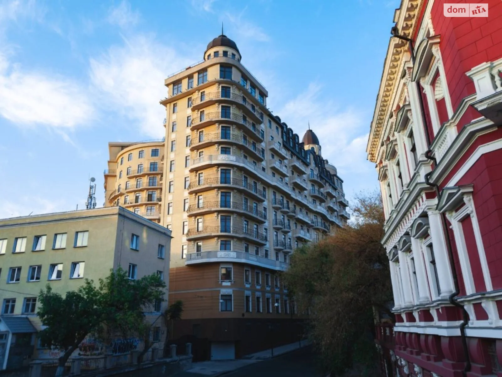 Продається 4-кімнатна квартира 180 кв. м у Одесі, узвіз Військовий