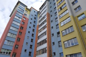 Продается 5-комнатная квартира 143 кв. м в Ивано-Франковске, ул. Троллейбусная