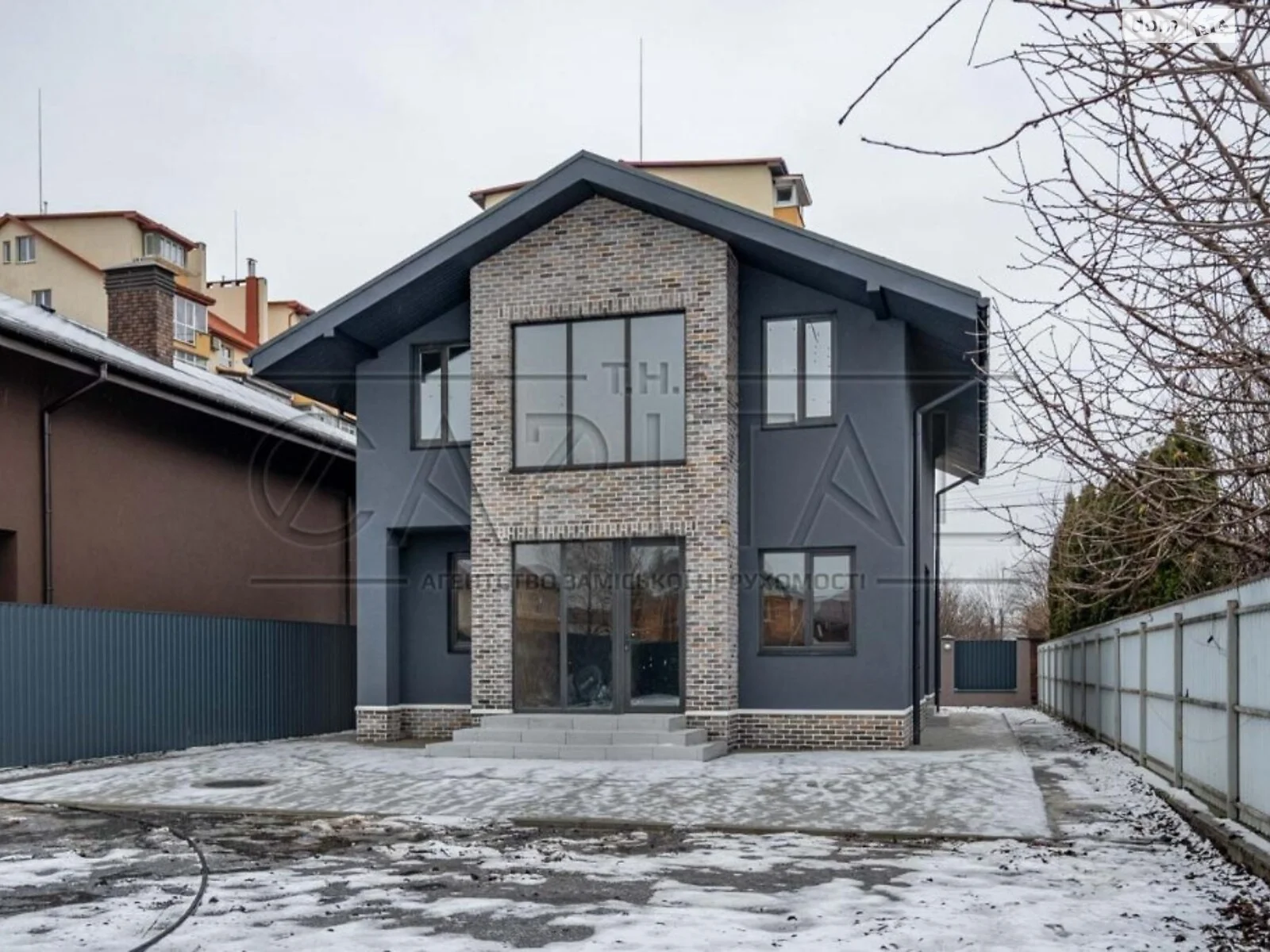 Продается одноэтажный дом 147 кв. м с верандой, цена: 145000 $