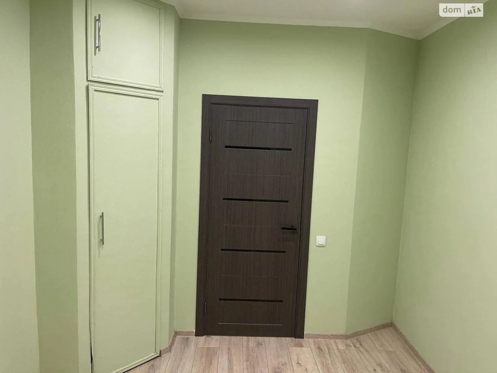 Продается офис 49 кв. м в бизнес-центре, цена: 45000 $ - фото 1