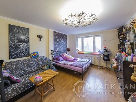 Продается 1-комнатная квартира 56 кв. м в Киеве, ул. Львовская
