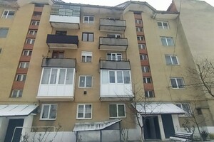 Продается 3-комнатная квартира 65.4 кв. м в Сваляве, Грушевського