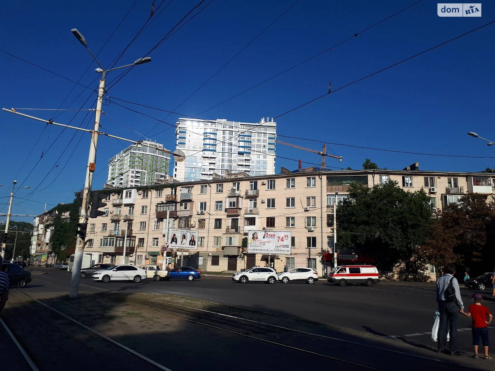 Продається 4-кімнатна квартира 108 кв. м у Одесі, просп. Гагаріна