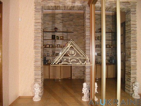 Продається одноповерховий будинок 243 кв. м з верандою, цена: 420000 $