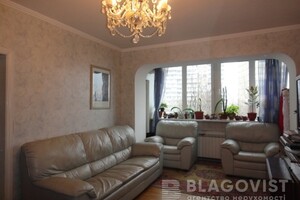 Продается 4-комнатная квартира 100 кв. м в Киеве, ул. Гетьмана Вадима