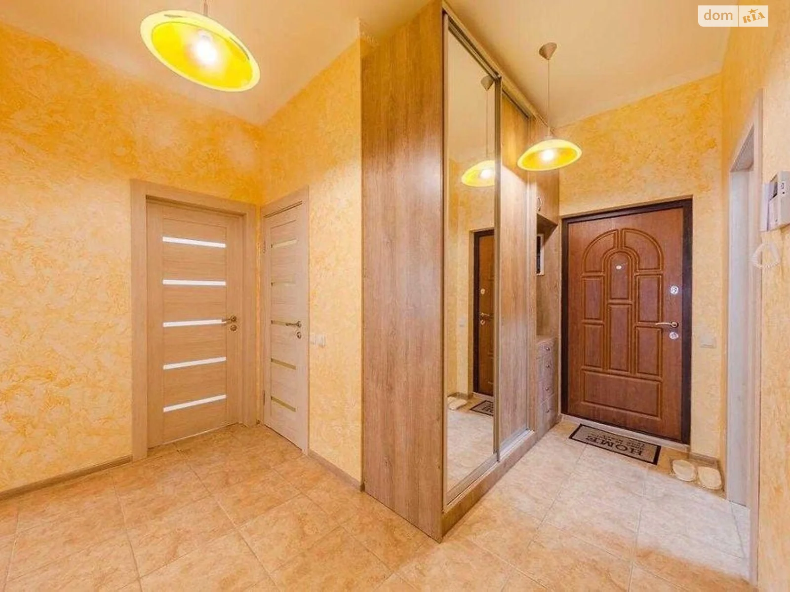 Продается 2-комнатная квартира 95 кв. м в Киеве, ул. Жилянская