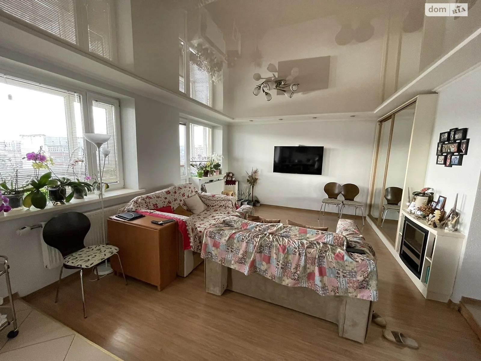 Продается 3-комнатная квартира 106 кв. м в Черновцах, ул. Главная