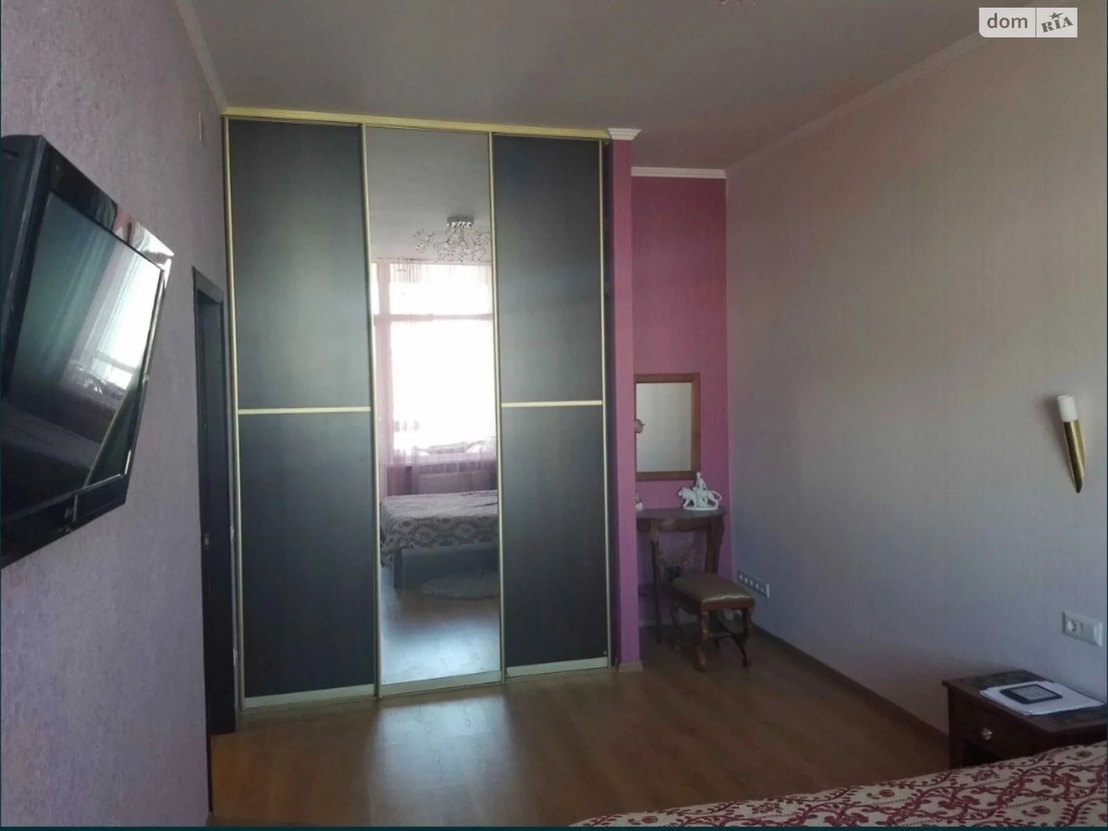 Продается 1-комнатная квартира 57 кв. м в Одессе, бул. Французский, 22/30 - фото 1